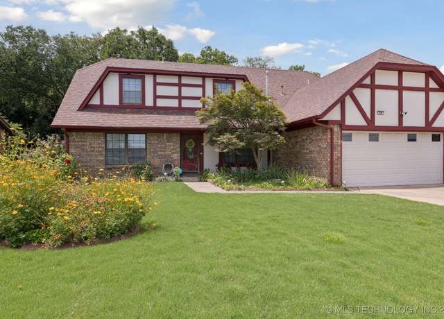 Property at 704 S Chestnut Ave, Broken Arrow, OK 74012, 4 beds, 2 baths