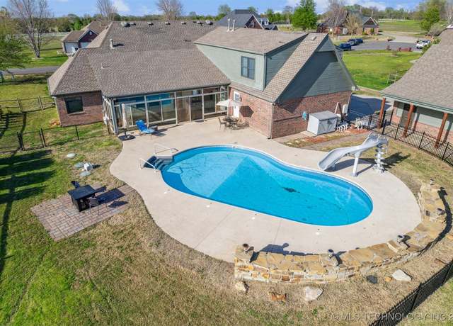 Property at 16760 E 125th St, Collinsville, OK 74021, 4 beds, 3 baths