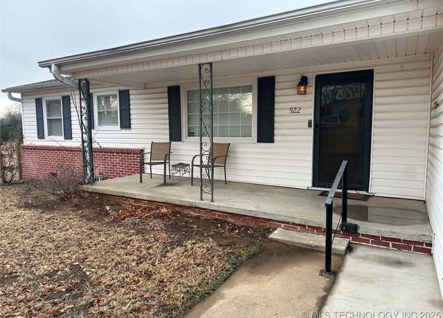 Property at 922 S Liberty Ave, Okmulgee, OK 74447, 2 beds, 1.5 baths