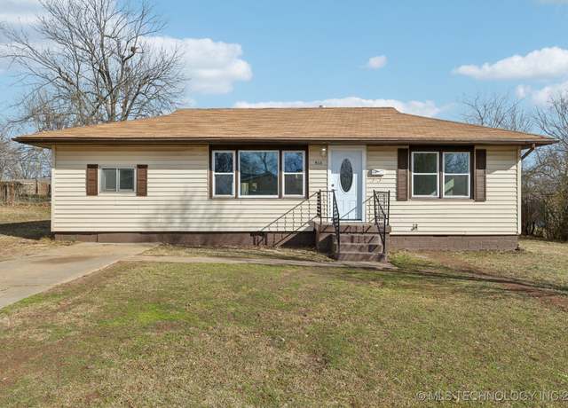 Property at 912 E 5th St, Cushing, OK 74023, 3 beds, 2 baths