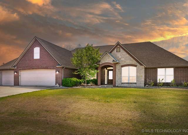 Property at 705 SW 20th St, Wagoner, OK 74467, 4 beds, 3.5 baths