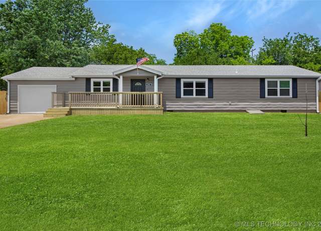 Property at 245 E 148th St S, Glenpool, OK 74033, 3 beds, 2 baths
