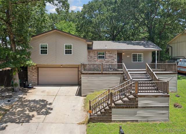 Property at 1325 S Mission St, Sapulpa, OK 74066, 3 beds, 2 baths