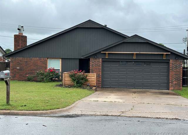 Property at 166 N Spruce Ave, Bartlesville, OK 74006, 3 beds, 2 baths