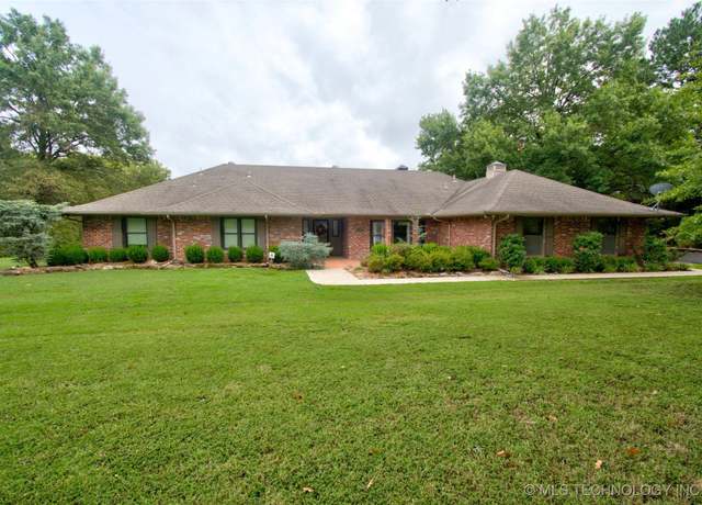 Property at 16 Beckman Rd, Muskogee, OK 74401, 3 beds, 2.5 baths