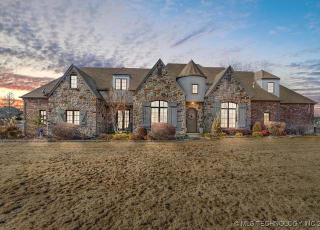 Property at 12302 Longhorn Cir, Glenpool, OK 74033, 5 beds, 4.5 baths