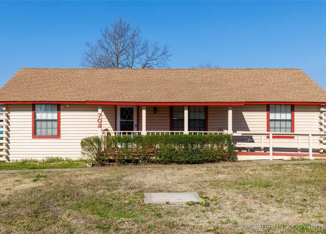 Property at 703 N Sioux Ave, Claremore, OK 74017, 2 beds, 2 baths
