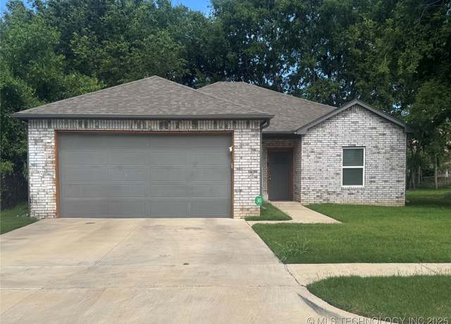Property at 2435 N Rockford Ave, Tulsa, OK 74106, 3 beds, 2 baths