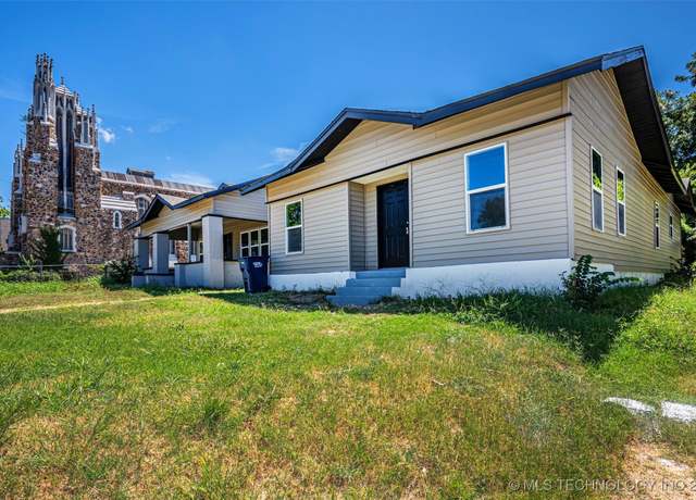 Property at 1015 E Main St, Shawnee, OK 74801, 3 beds, 2 baths