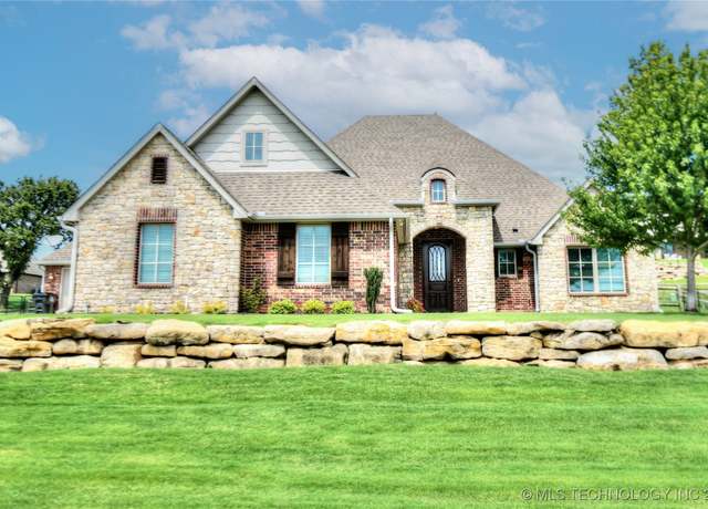 Property at 6911 E 86th Pl, Owasso, OK 74055, 4 beds, 3.5 baths