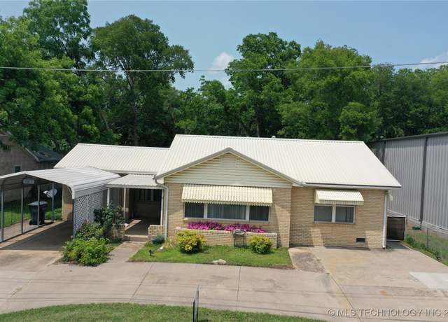 Property at 661 12th NW, Ardmore, OK 73401, 2 beds, 1.5 baths