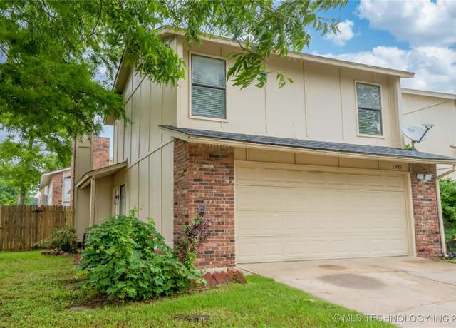 Property at 13001 E 28th Pl, Tulsa, OK 74134, 3 beds, 2.5 baths