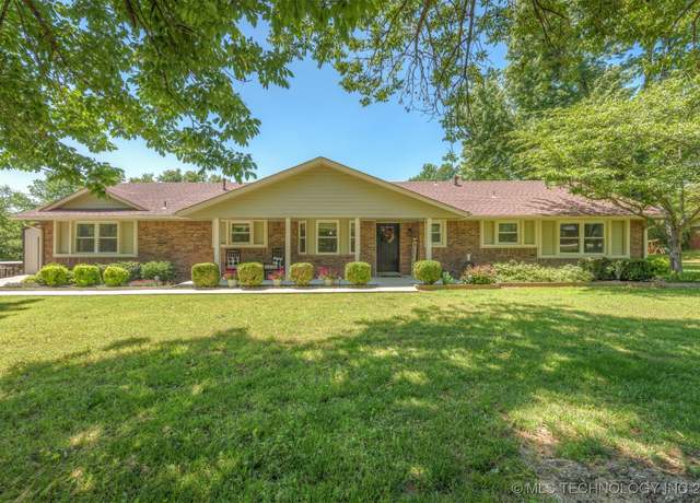 Property at 25632 S Greenway Dr, Claremore, OK 74019, 3 beds, 2 baths