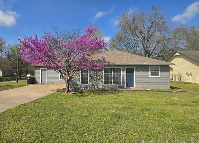 Property at 118 S Old Main St, Coweta, OK 74429, 4 beds, 2 baths