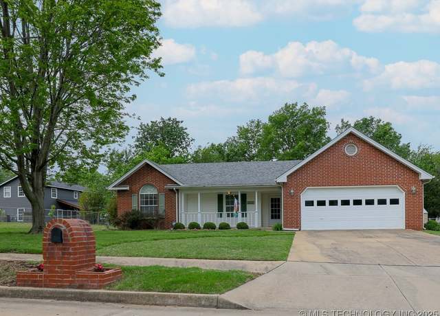 Property at 2403 S Maywood Dr, Claremore, OK 74017, 3 beds, 2 baths