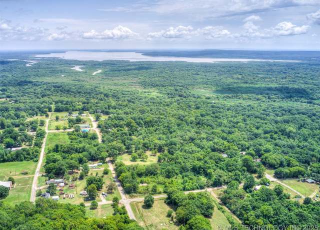 Property at 25060 Boulevard St, Henryetta, OK 74437