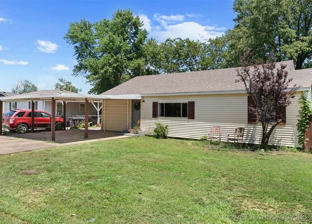 Property at 404 NE Avondale Ave, Bartlesville, OK 74006, 3 beds, 1 bath