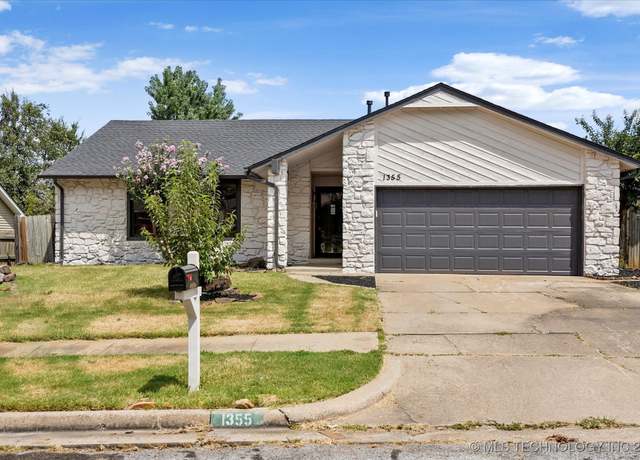 Property at 1355 E 138th Pl, Glenpool, OK 74033, 3 beds, 2 baths
