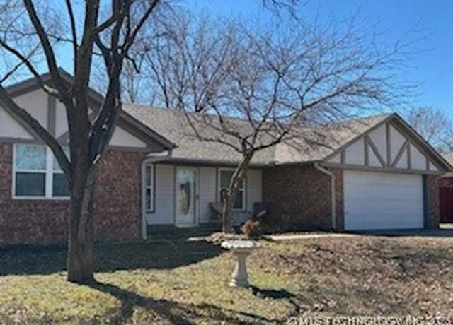 Property at 1009 W 18th St, Claremore, OK 74017, 3 beds, 2 baths