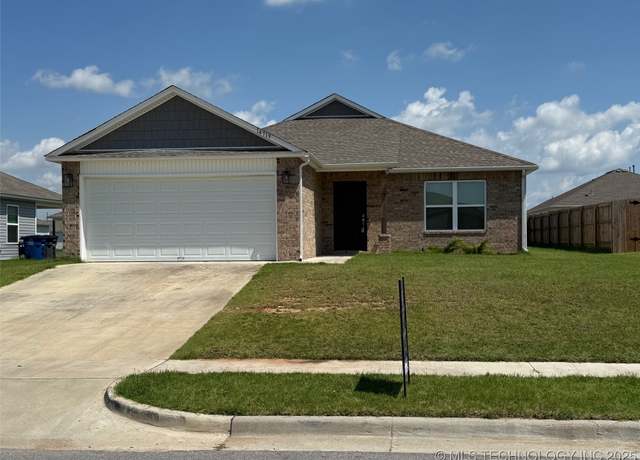 Property at 14719 E 39th St, Tulsa, OK 74134, 3 beds, 2 baths