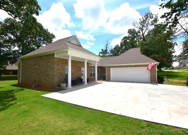 Property at 1111 Ridge Dr, Stilwell, OK 74960, 3 beds, 2 baths