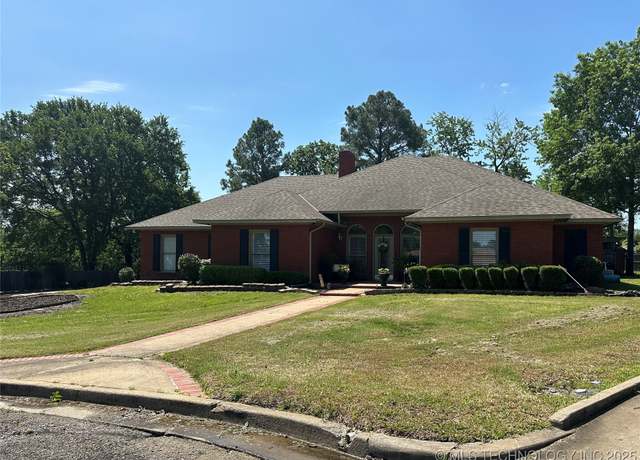 Property at 907 Briarwood Pl, Durant, OK 74701, 4 beds, 3 baths