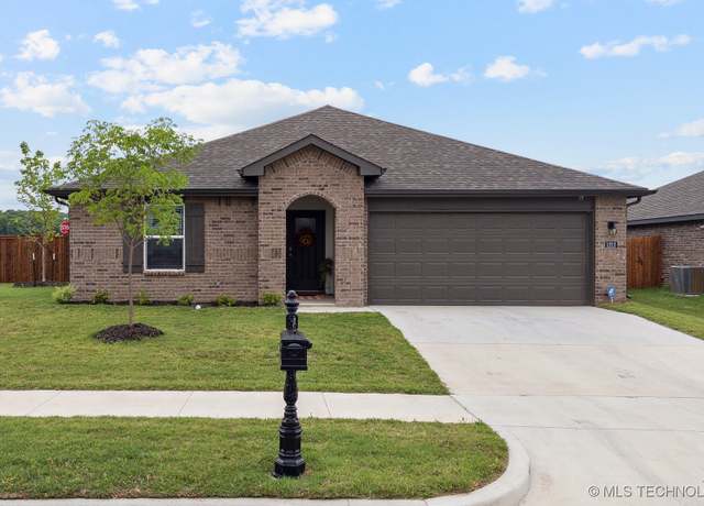 Property at 1212 Sunstone St, Claremore, OK 74017, 4 beds, 2 baths