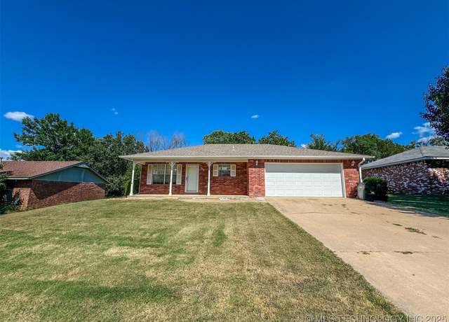 Property at 308 N East St, Fort Gibson, OK 74434, 3 beds, 2 baths