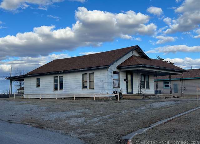 Property at 1718 W Broadway Ave, Sulphur, OK 73086, 1 bath