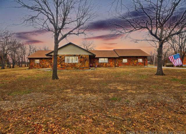 Property at 5807 Arrowhead Dr, Sand Springs, OK 74063, 3 beds, 2 baths