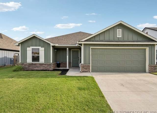 Property at 12005 E 108th Pl N, Owasso, OK 74055, 3 beds, 2 baths