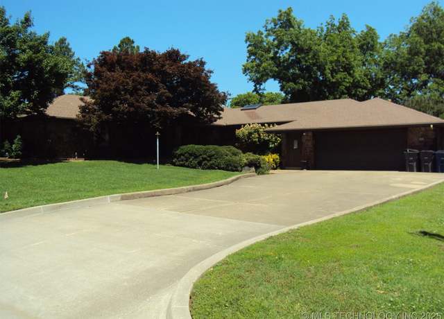 Property at 2425 E 53rd St, Tulsa, OK 74105, 4 beds, 3 baths
