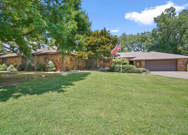 Property at 2425 E 53rd St, Tulsa, OK 74105, 4 beds, 3 baths