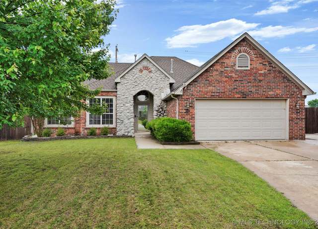 Property at 11709 S Forest Ct, Jenks, OK 74037, 3 beds, 2 baths
