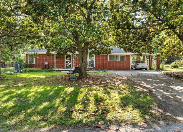 Property at 811 P NW, Ardmore, OK 73401, 3 beds, 2 baths
