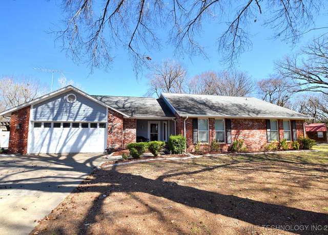 Property at 1430 Williams St, Fort Gibson, OK 74434, 3 beds, 2 baths