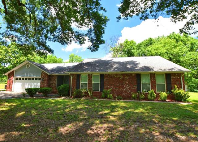 Property at 1430 Williams St, Fort Gibson, OK 74434, 3 beds, 2 baths