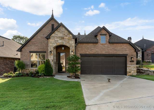 Property at 3735 S Redwood Dr, Broken Arrow, OK 74011, 3 beds, 2.5 baths