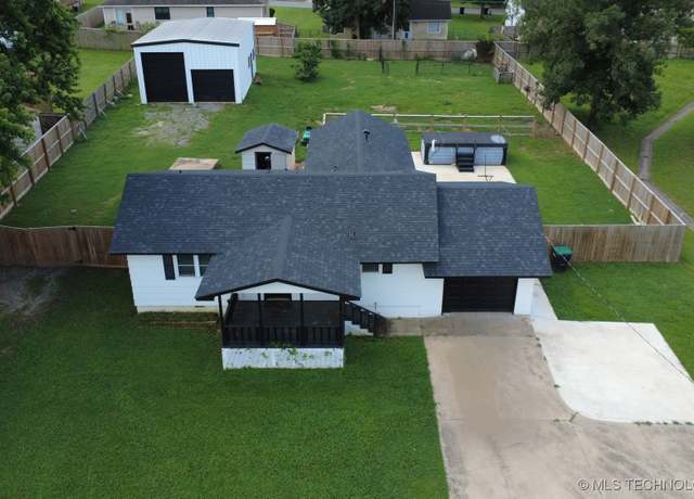 Property at 1306 E Shawnee St, Tahlequah, OK 74464, 3 beds, 2 baths