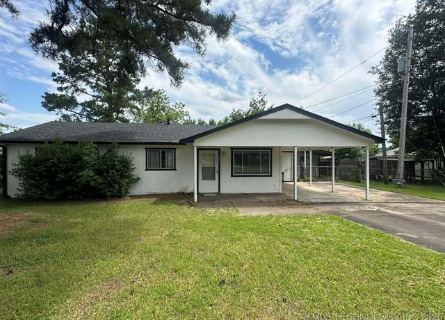 Property at 700 W Caddo, Wilburton, OK 74578, 3 beds, 1 bath
