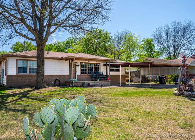 Property at 1723 W Mcalester, Sulphur, OK 73086, 4 beds, 2 baths