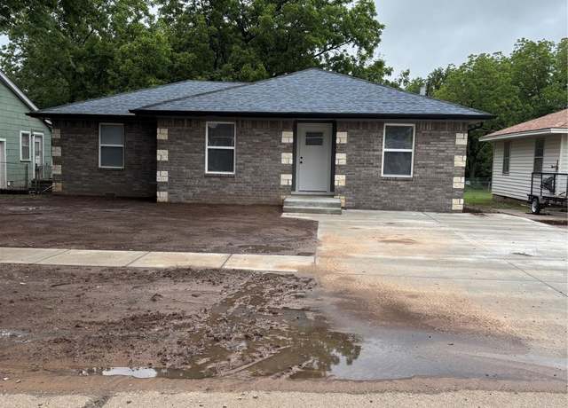 Property at 413 E 8th St, Cushing, OK 74023, 3 beds, 2 baths