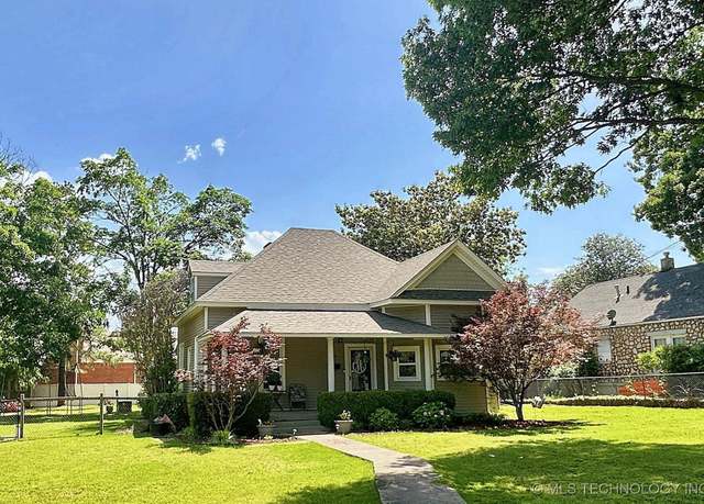 Property at 321 W Shawnee St, Tahlequah, OK 74464, 4 beds, 2.5 baths