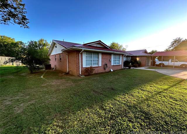 Property at 108 NW Division St, Red Oak, OK 74563, 3 beds, 2.5 baths