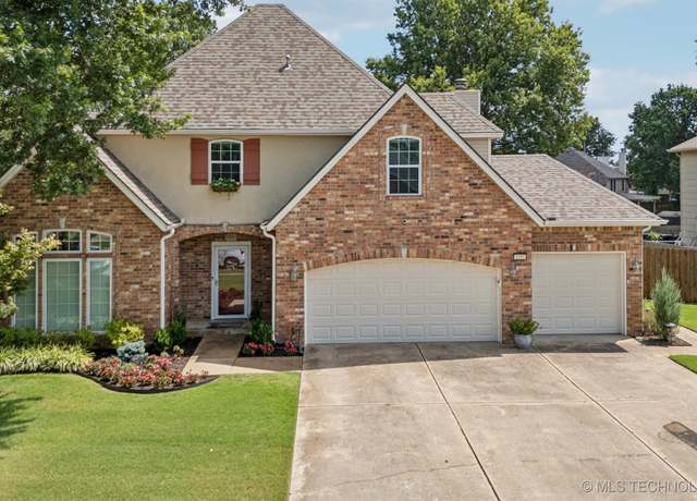 Property at 1301 E Dover St, Broken Arrow, OK 74012, 4 beds, 2.5 baths