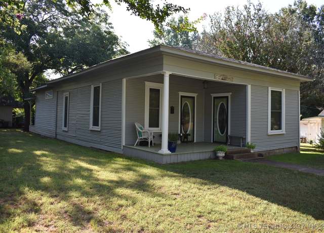 Property at 605 S 4th St, Hugo, OK 74743, 3 beds, 1 bath