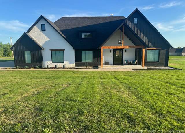Property at 1583 E Clara Ct, Fort Gibson, OK 74434, 4 beds, 2.5 baths