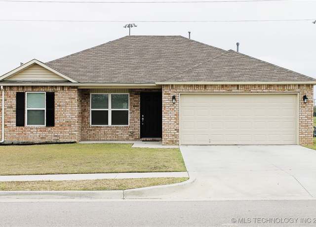 Property at 10903 N 101st Ct E, Owasso, OK 74055, 3 beds, 2 baths