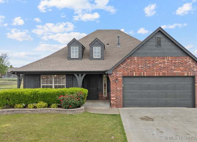 Property at 5923 E 136th Pl, Collinsville, OK 74021, 3 beds, 2 baths