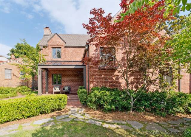Property at 302 E 29th St, Tulsa, OK 74114, 4 beds, 3.5 baths